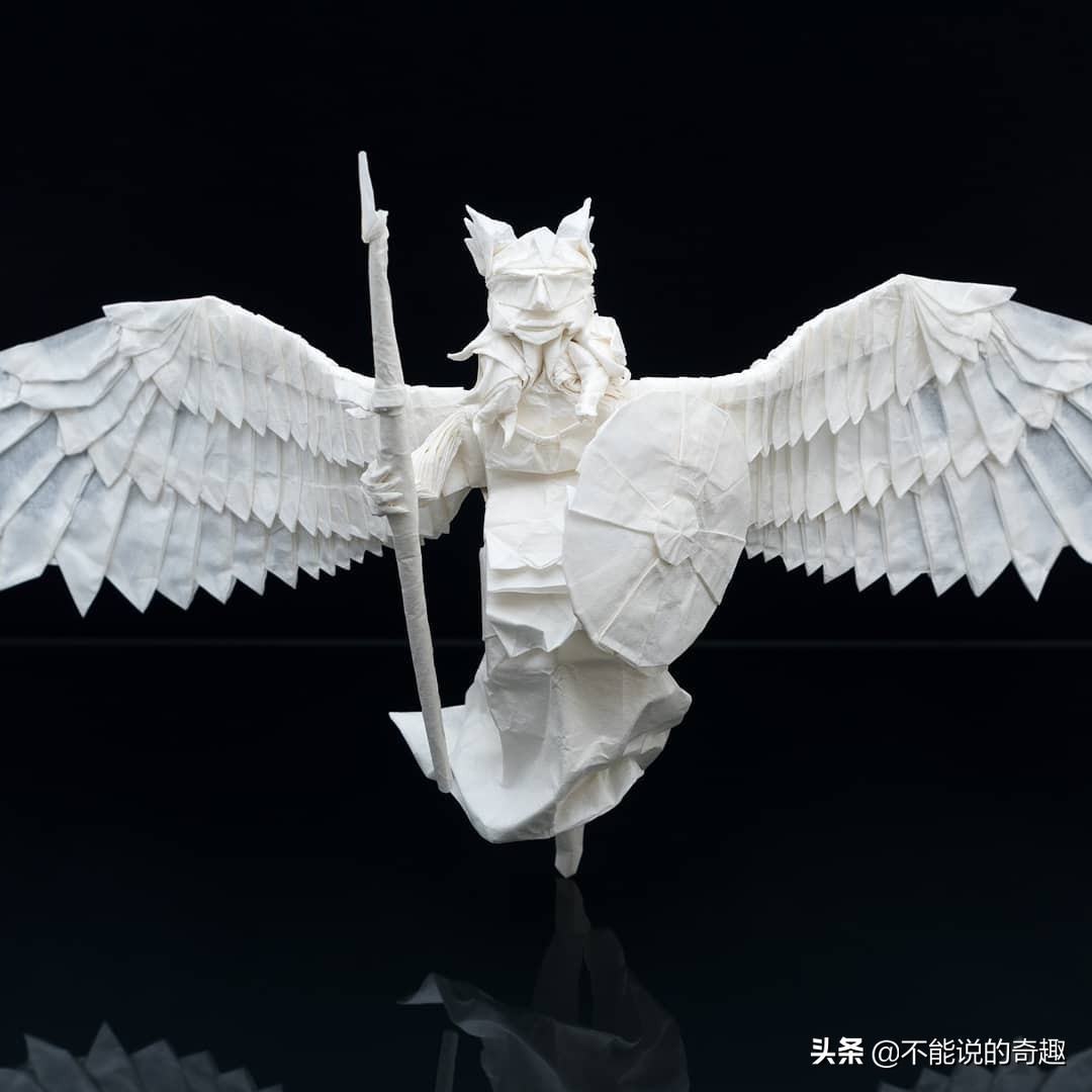 芬兰网友仅用一张纸，不加任何切割和撕裂折出逼真形象，拍案叫绝