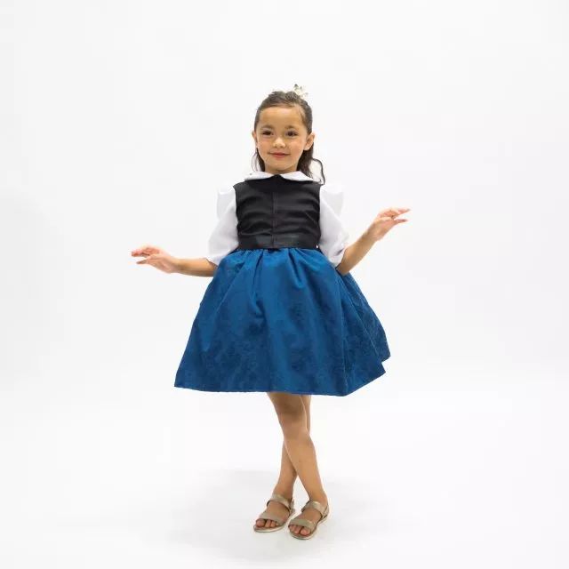 To realize princess dream of the daughter, play essence old father with one's own hands tailor about a hundred " blackart " skirt explodes sth resembling a net of network of fire