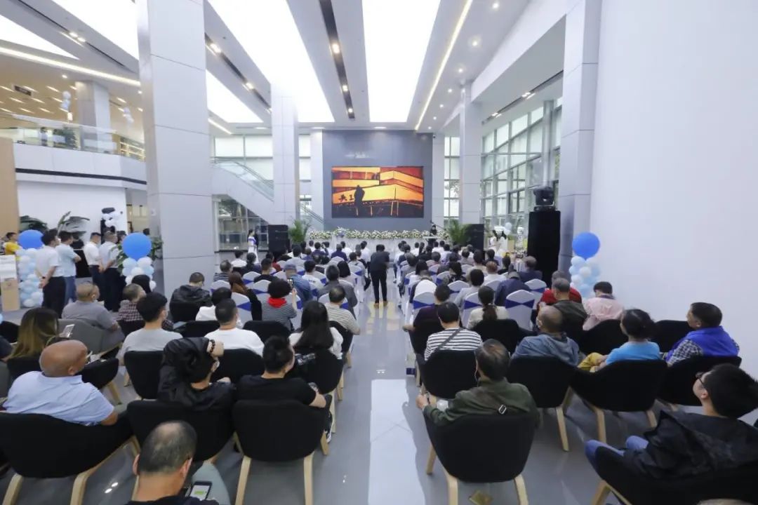 能玩拳皇、打桌球的地方，居然是长安汽车旗舰店？