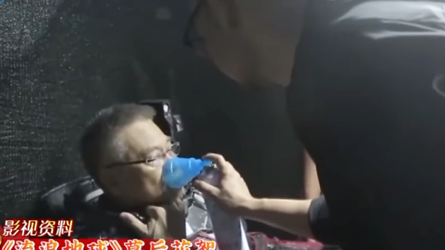 《你好，李焕英》跻身影史前三，《流浪地球》退居第四发文祝贺