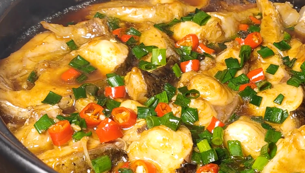 冬天要多吃魚，學會懶人做法，鮮香嫩滑味道足，出鍋就是大硬菜