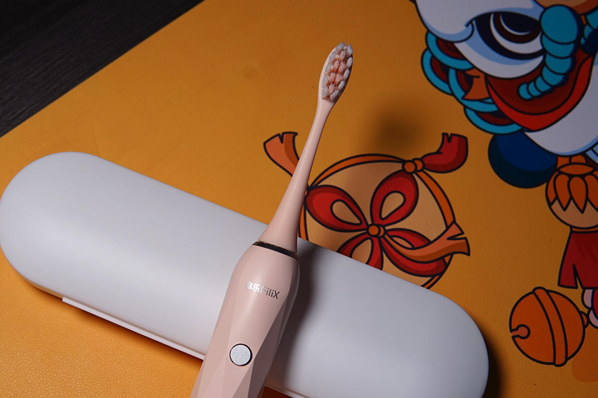 刷牙竟也有这么多学问，简评不伤牙的扉乐电动牙刷