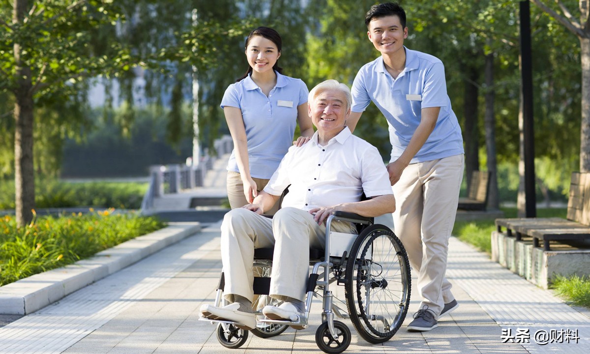 社保没交够15年的人“恭喜了”，2020年起，可以