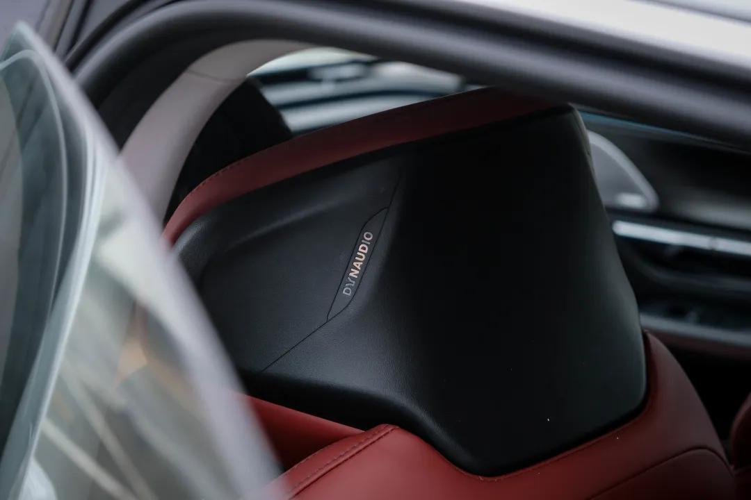 坐进小鹏P7车里，你开的不是车，而是未来