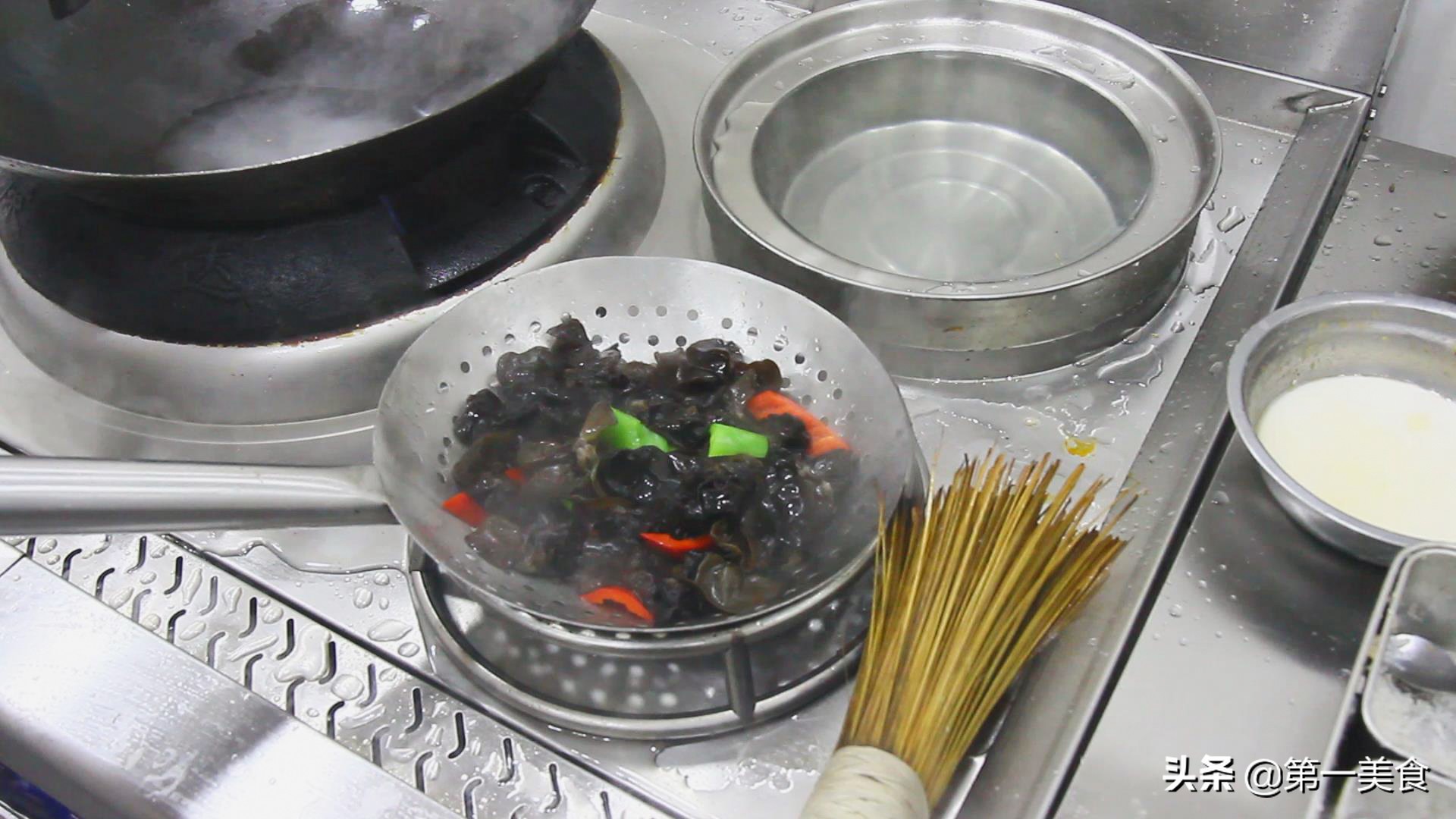 图片[4]-葱爆黑木耳做法 和凉拌菜一样清淡 口味香脆 香味扑鼻-起舞食谱网