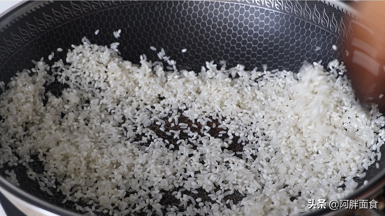 把五花肉放鍋中蒸一蒸，教會你，一層比一層好吃，年夜飯待客有面