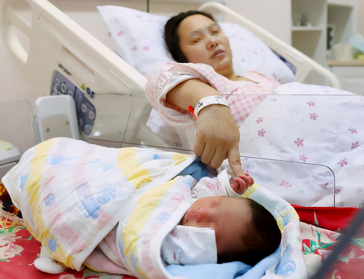 有種“真閨蜜”叫陳喬恩，探望安以軒母女，一個舉動盡顯高情商