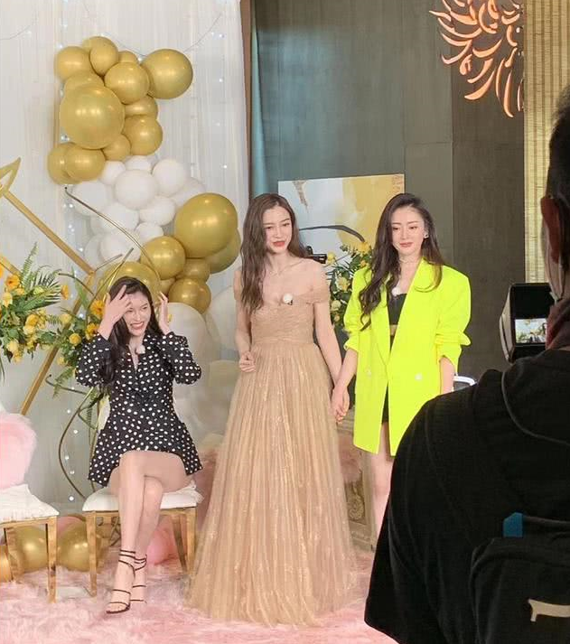 Baby是多怕输！录综艺穿高定礼服比红毯还隆重，