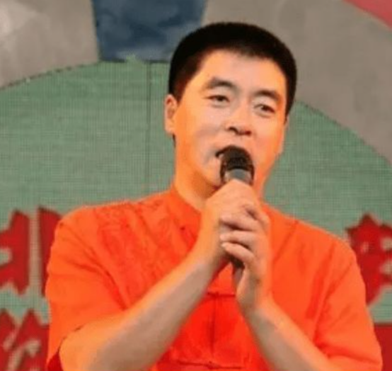 四次拒绝赵本山，转身拜了潘长江为师，当年的