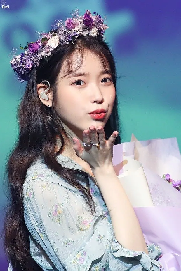IU讲和BLACKPINK成员进行梦幻合作;广告商偏爱Karina?