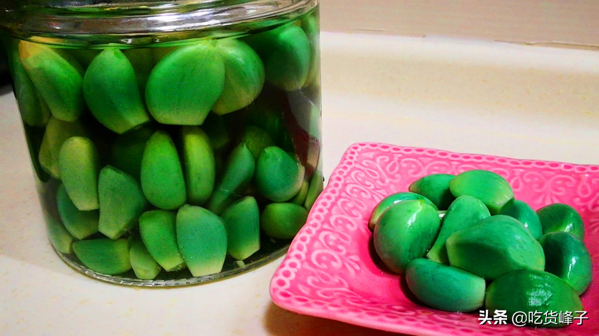 Dried meat 8 bloat dried meat 8 garlic, remember well " 1 cut 2 white " , 7 days become dark green, already simple fast