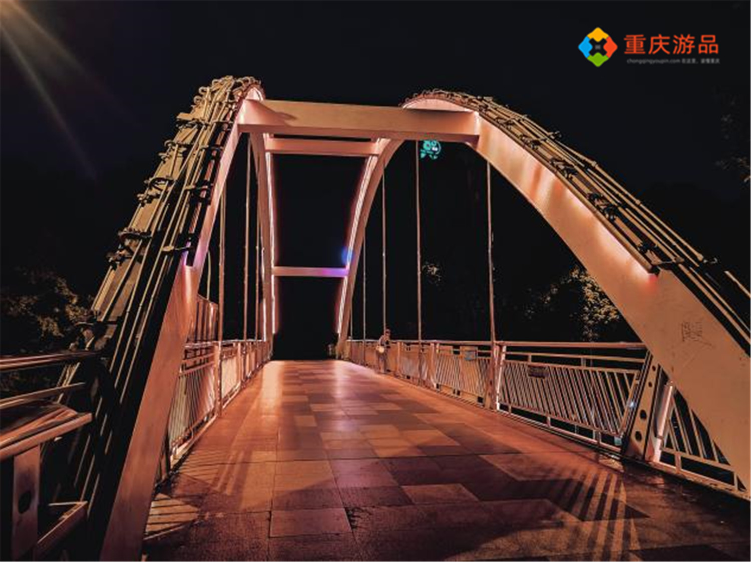 重庆90后小伙夜探鹅岭，小巷子越深越暗，吓得他一口气跑了回去