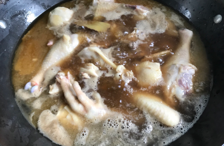 鸡肉也要吃得养生，教你在家做麻油鸡，看着就流口水