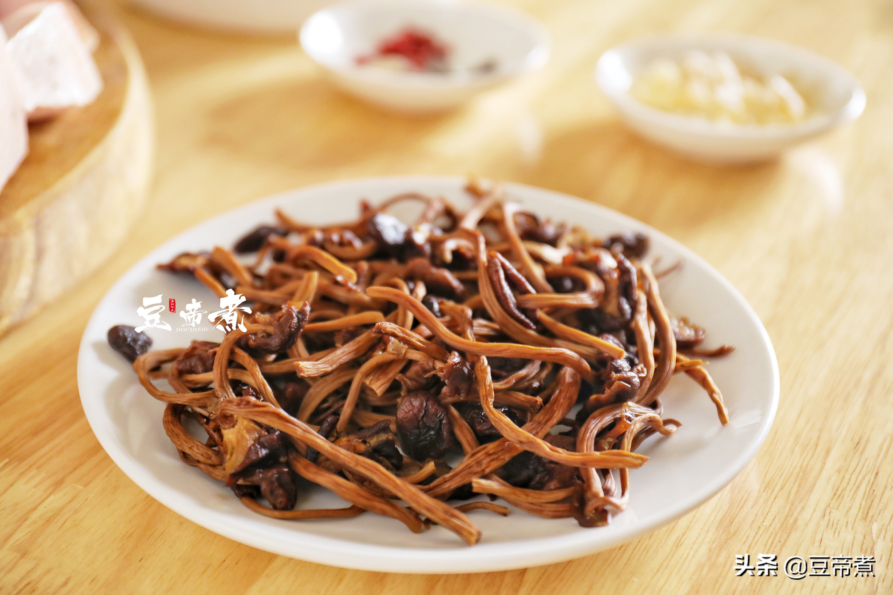 豬肉和它真相配，燜一燜味香肉醇好下飯，燜煮一鍋一頓就吃光光