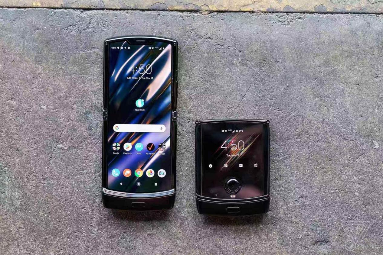摩托罗拉手机RAZR折叠屏手机宣布发布，左右翻转，1499美元