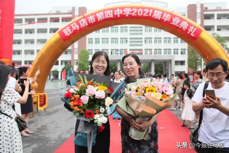 駐馬店市第四初級中學(xué)隆重舉行2021屆畢業(yè)典禮(圖5)