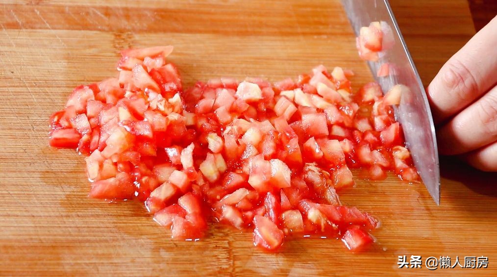家常豆腐汤怎么做？教你肉末豆腐汤的做法，加了西红柿带酸味
