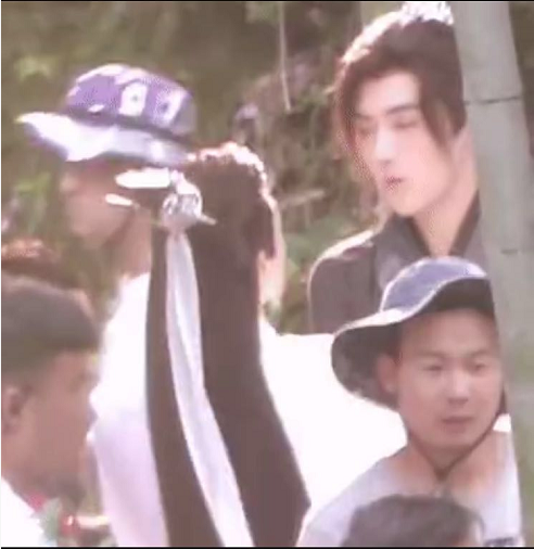 罗云熙陈飞宇甜蜜，关晓彤一脸严肃，李易峰新