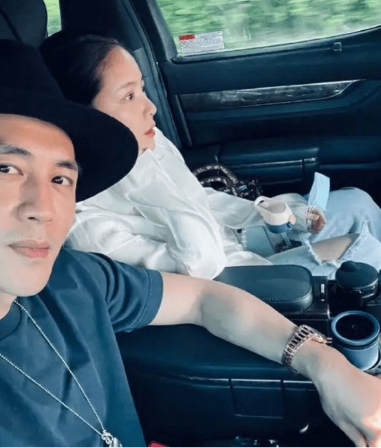 王灿抱女儿出镜高调炫富，戴600万名表，曝光杜淳数百万豪车