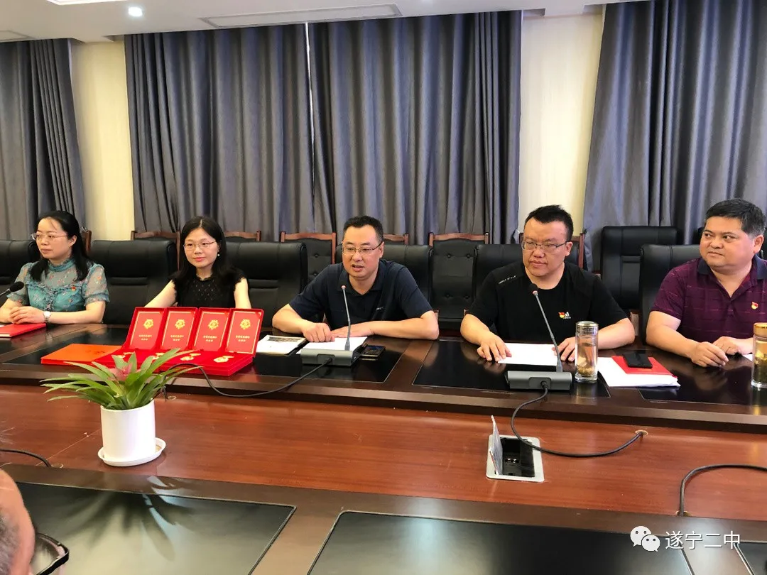 遂宁市委教育工委副书记陈杰到遂宁二中开展“七一”走访慰问活动 遂宁市委教育工委副书记陈杰到遂宁二中开展“七一”走访慰问活动
