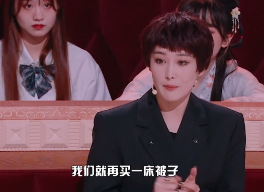 张馨予高调秀恩爱，首次公开何捷对她的家训：两口子不能分被子睡