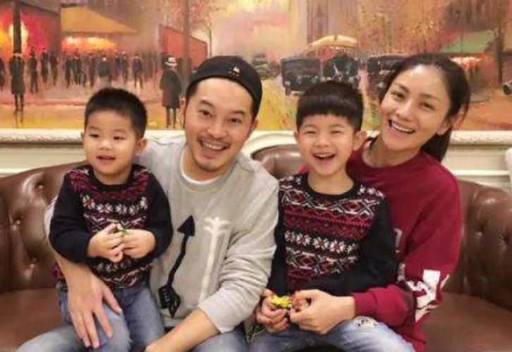 安吉照书养，小鱼儿照猪养，6年过去了，两兄弟的差距一目了然