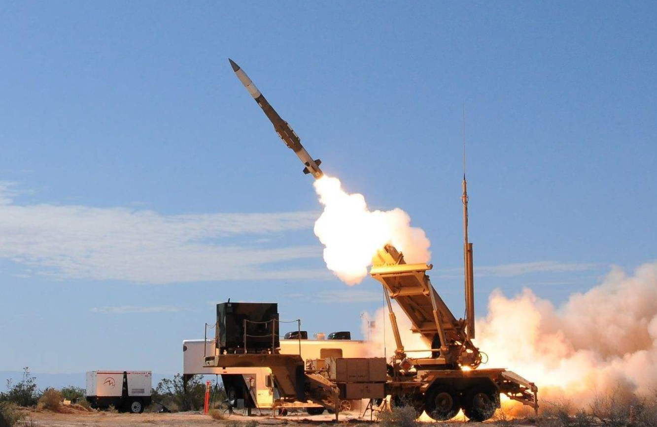 距离中国仅900公里，竟挖通万座军用碉堡，偷偷藏着2千枚洲际导弹