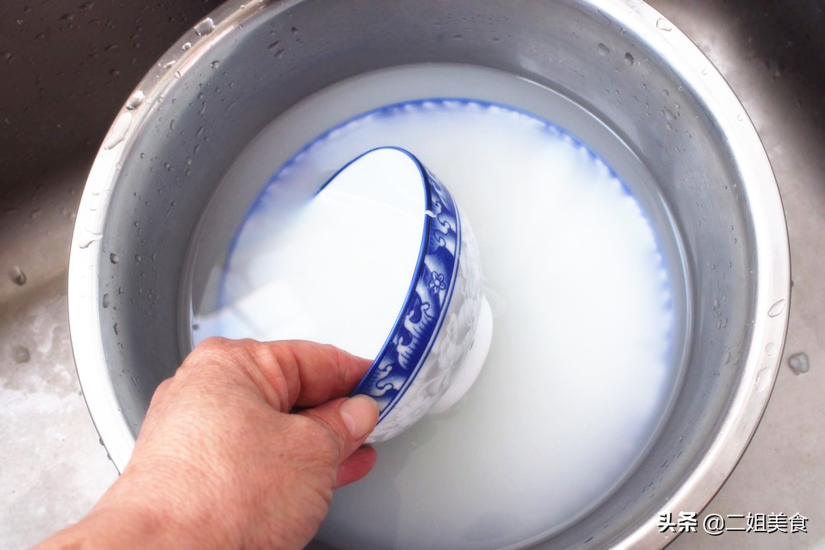 淘米水是好寶貝，別再倒掉了，教您淘米水的3個用法，簡單實用