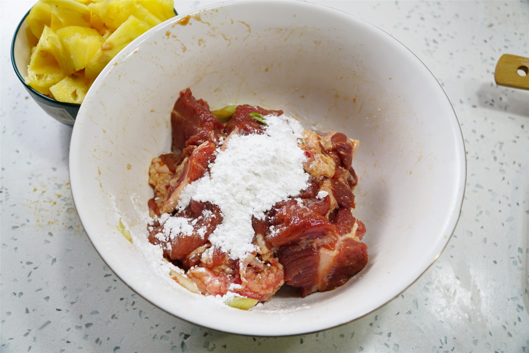 夏天，孩子碰到这种水果，总让我买来炒排骨，