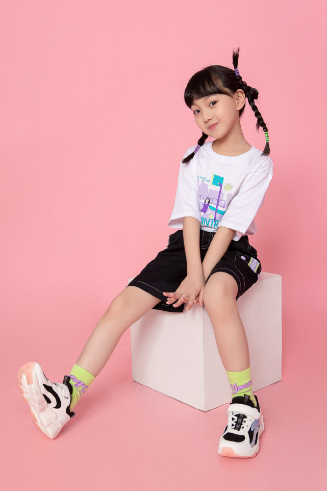 小山竹近照變化大，長高變瘦美到認不出了，打扮清新俏皮宛如仙女