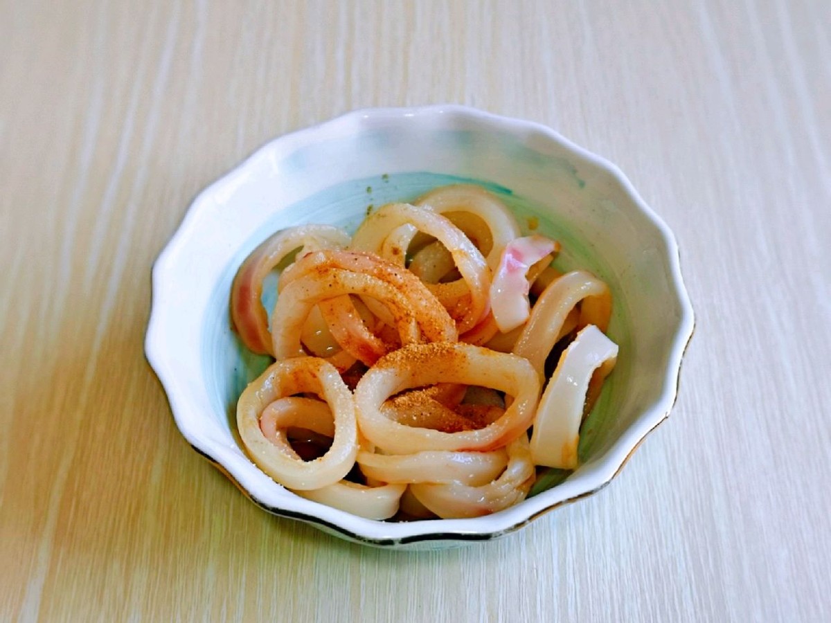 孩子爱吃鱿鱼圈，别总买着吃，自己做，干净卫生还省钱