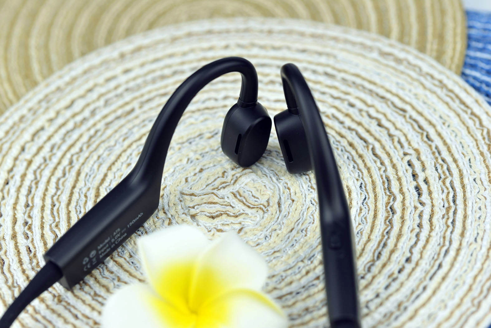 运动时戴什么耳机更合适？骨传导不入耳可听到环境音 轻便更安全
