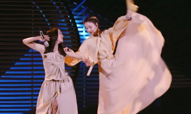 笑着离开的王丽坤，究竟是哪一点戳中了”浪姐