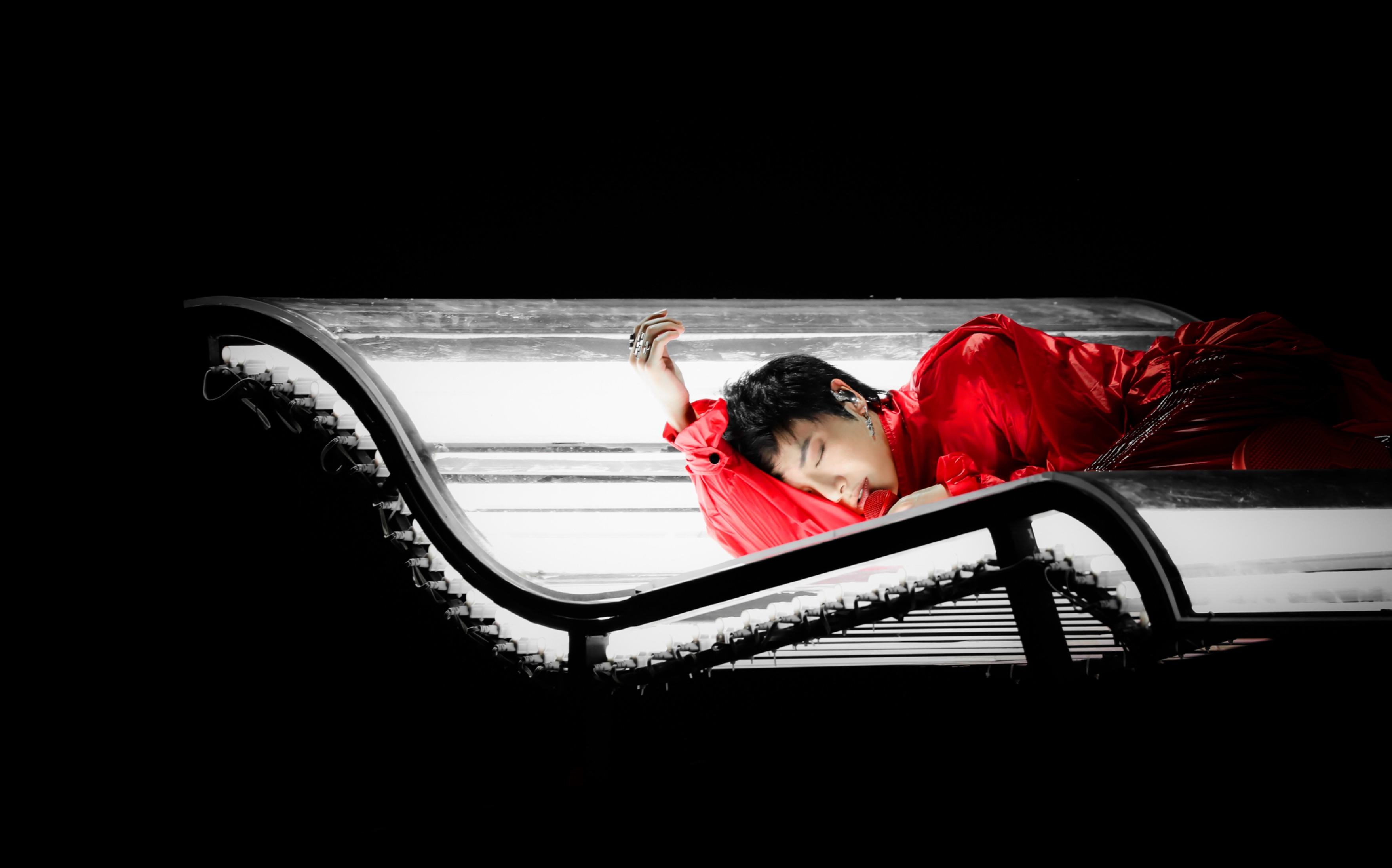 被捧上神坛的华晨宇，我真的不敢喜欢