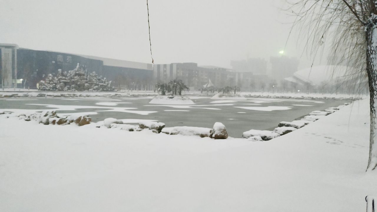 河南最美大学校园—商丘工学院迎来2019年初雪