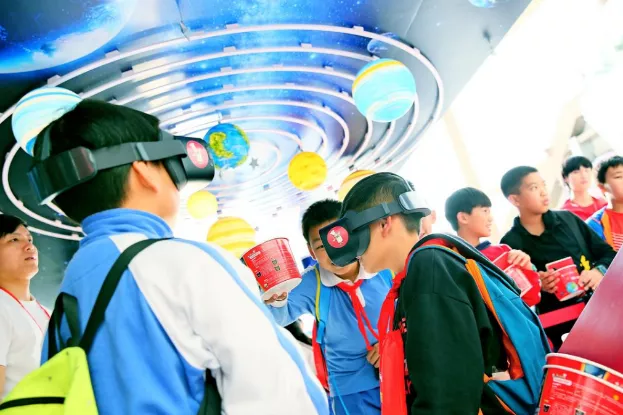 业绩逆势飙升，太空面亮相，康师傅重新定义领袖风范