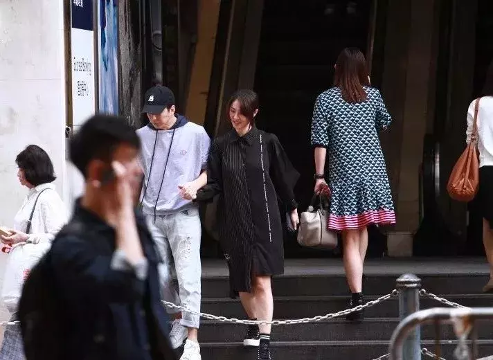 成功怀孕?前tvb小生紧张陪伴太太诊所求诊 吩咐护士保密