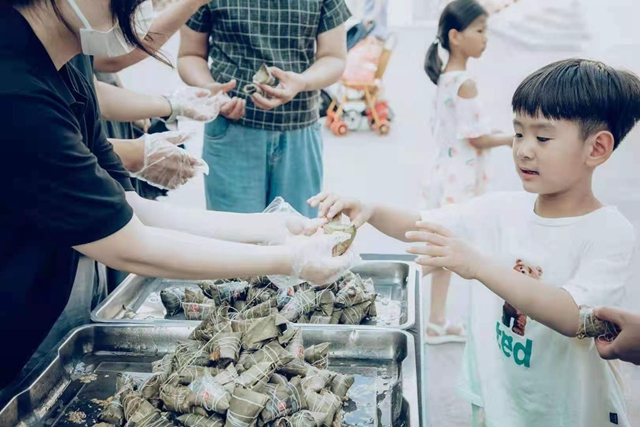 新晋网红打卡地——只有河南·戏剧幻城共接待游客2.3万人次