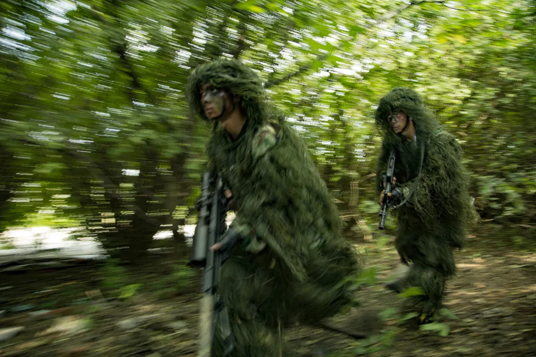 酷图来袭，带你直击武警特战队员密林“反恐”