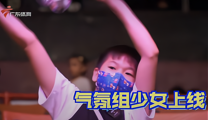 全红婵钓起9条鱼，打破园区纪录！何教练上电视：她该有个暑假