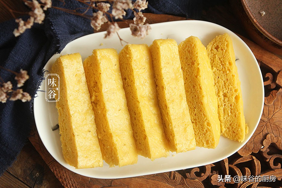 秋天给孩子吃此糕点，一搅一蒸就搞定，香甜又软糯，好吃不上火