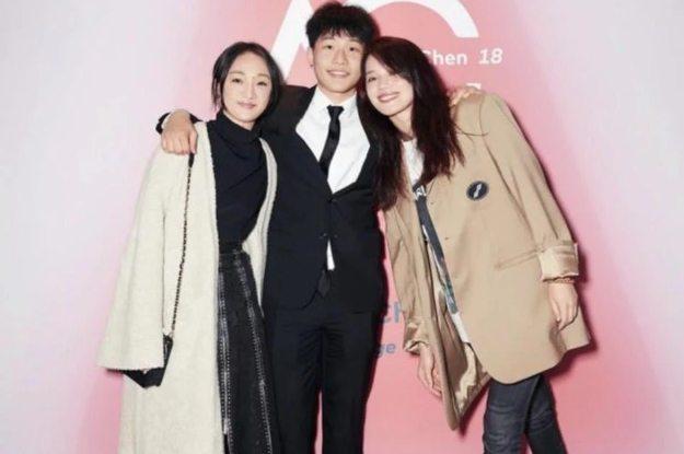 陈坤儿子已成年，还举办了自己的成人礼晚宴。网友直呼：太帅了！