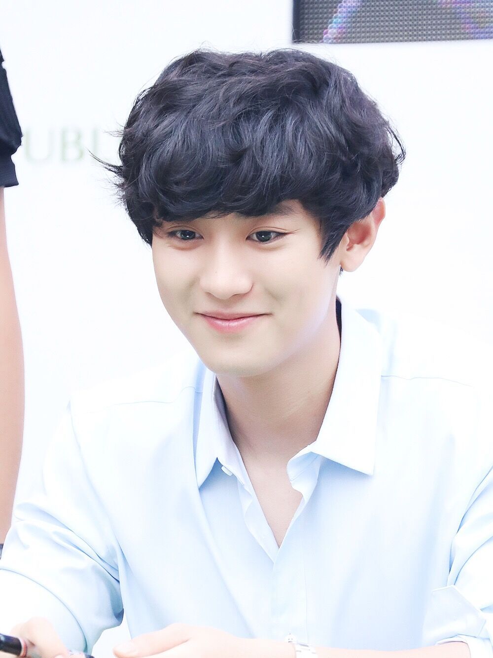 粉丝也变私生饭？边伯贤家门口被私生饭蹲守，