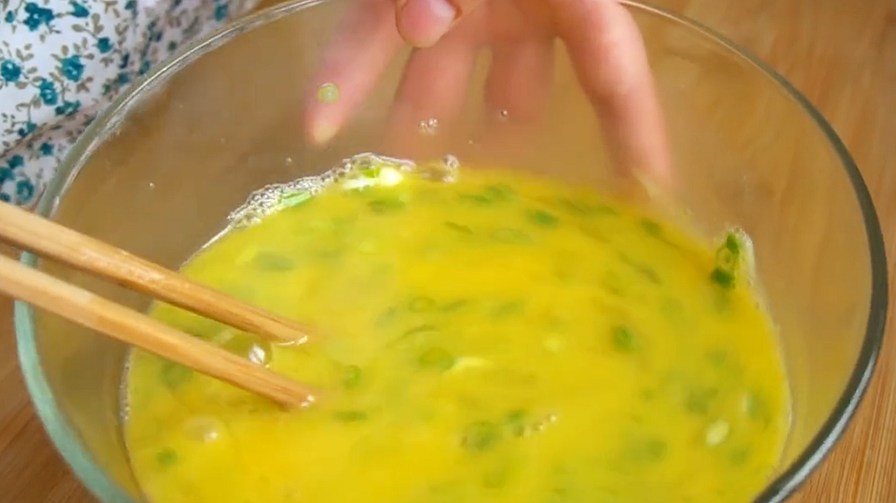 早餐別吃包子了，學會這樣做，一個雞蛋一張餅，營養美味真好吃