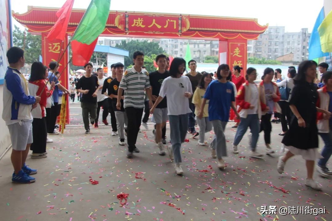 廣西陸川縣中學(xué)舉行2021十八歲成人儀式(圖44)