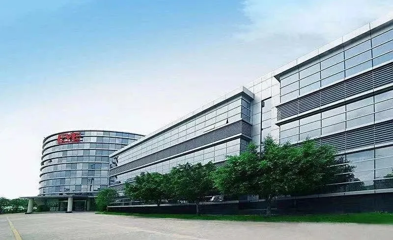 700亿身价的锂电富豪，决定豪赌一把