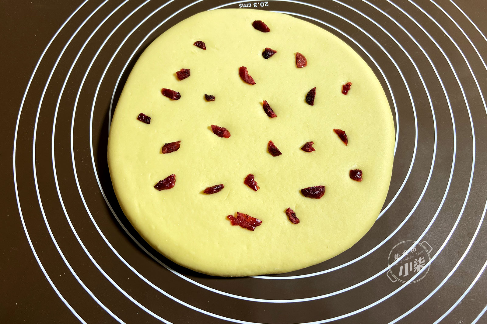 玉米发糕新做法，不发面不醒面，暄软好吃营养高，比馒头还简单