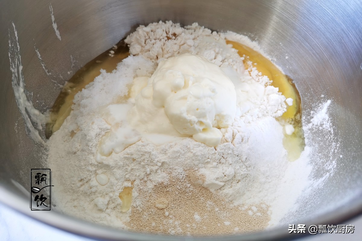 做面包，别只加牛奶鸡蛋，多加这两料，面包又软又香，太好吃了