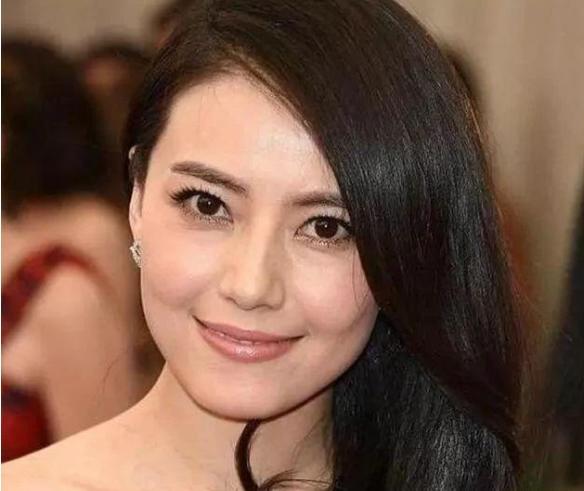 外媒镜头如照妖镜，女星一个个都招架不住，真美女才不修图