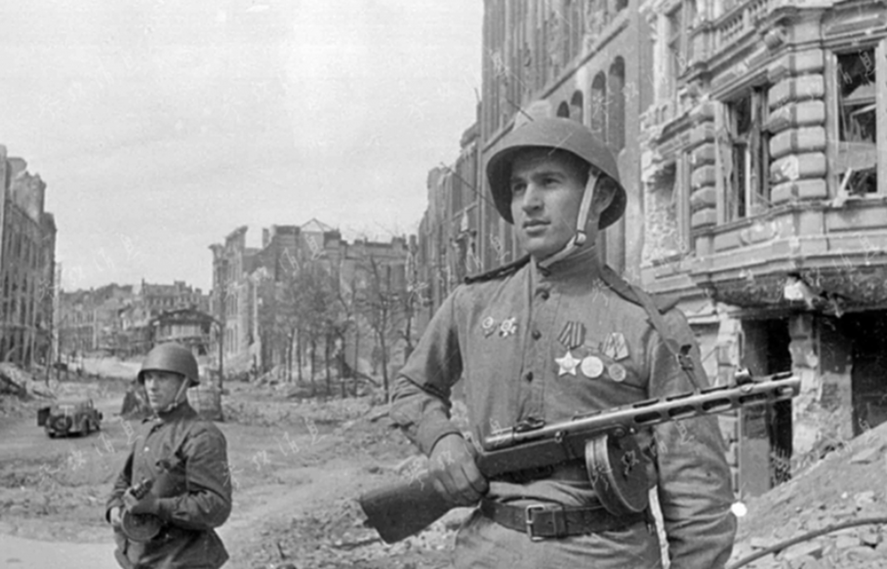 二战日军为何宁愿拼刺刀也不用冲锋枪？用冲锋枪，日本人死得更快